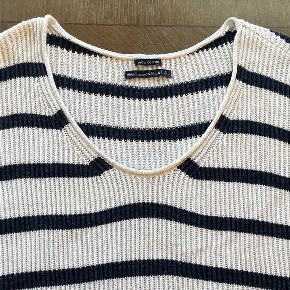 Abercrombie & Fitch Navy and White V-Neck Sweater - Picture 3 of 8